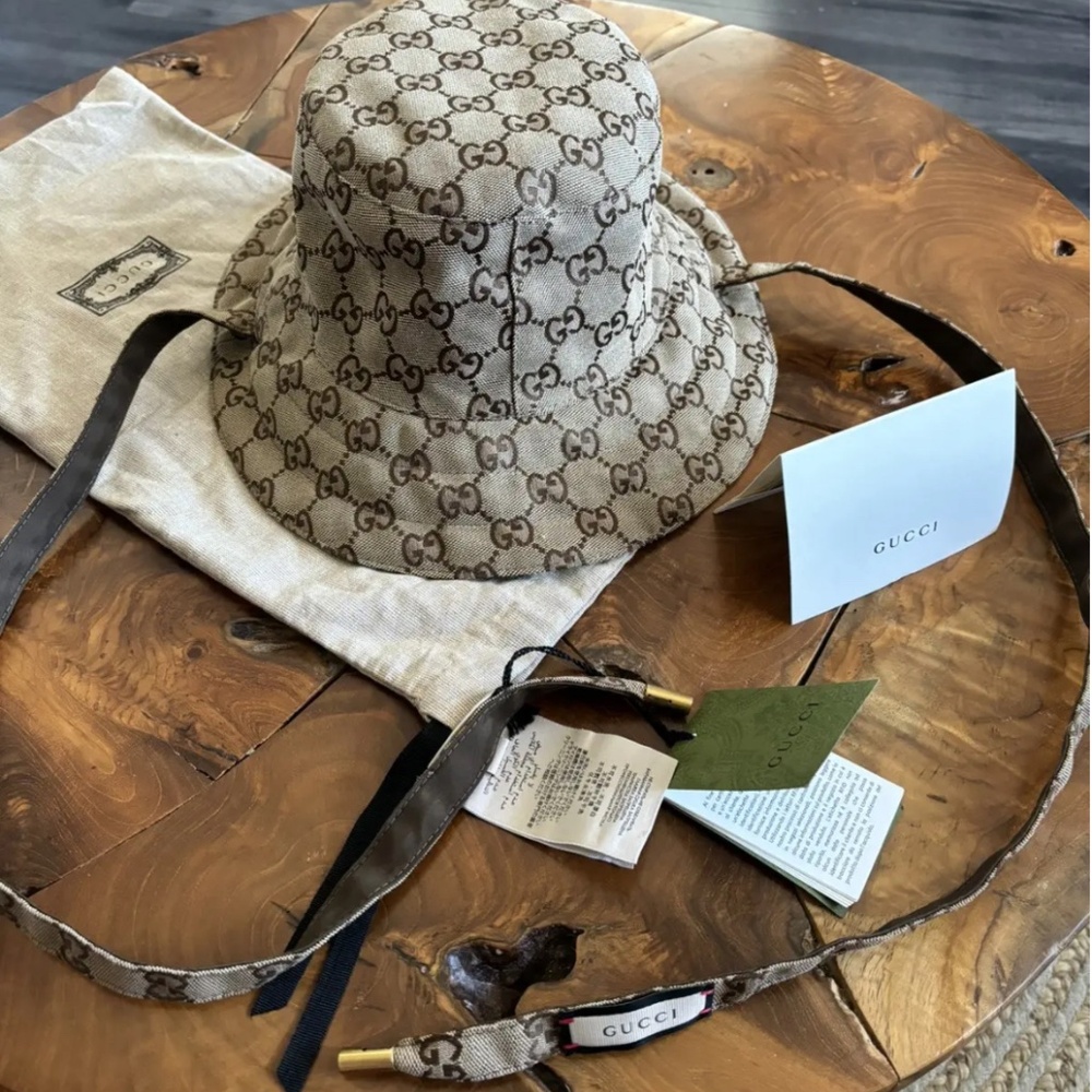 New Gucci Reversible Hat in GG Canvas Nylon - Picture 2 of 7